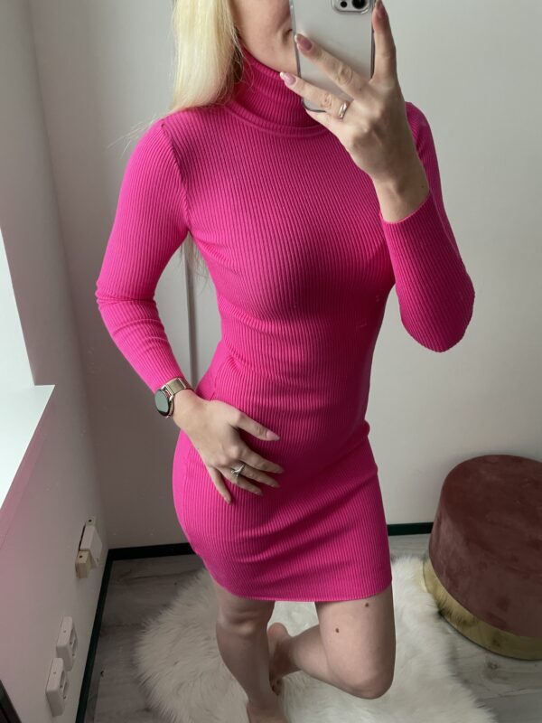 Kootud roosa kleit
